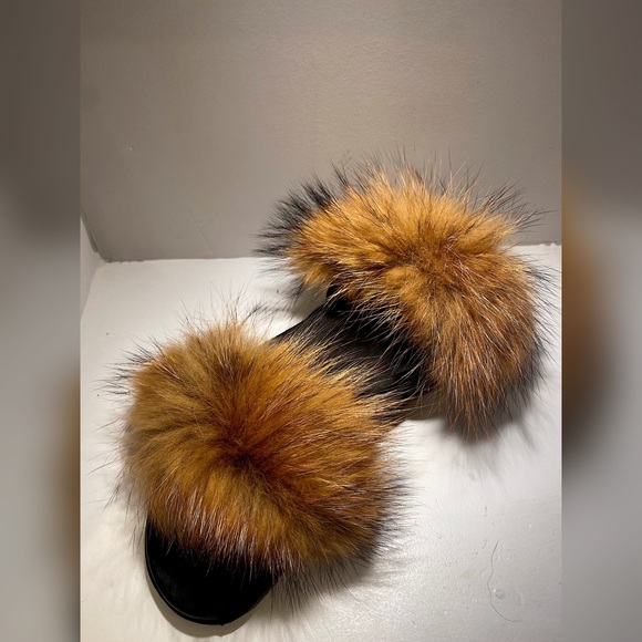 Fluffy Fur Slides - Picture 1 of 2